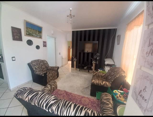 2 BEDROOM HOUSE FOR SALE IN ROCKLANDS